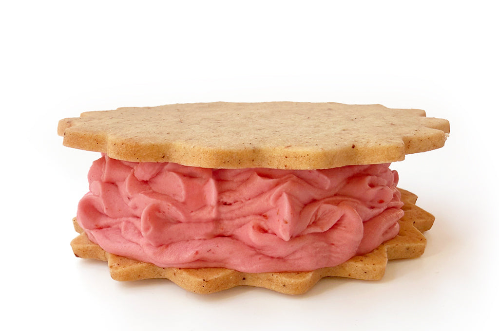 Niagara Strawberry & Butter Sablés Gelato sandwich *factory exclusive