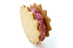 Niagara Strawberry & Butter Sablés Gelato sandwich *factory exclusive